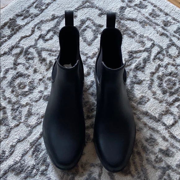 Chelsea Boots - Picture 1 of 3